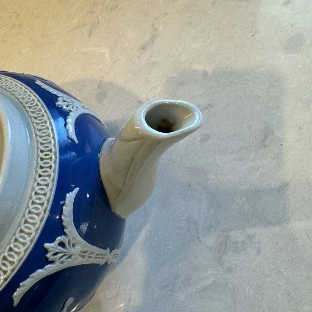 Antique Jasperware Teapot, Blue 4 cup, Dudson Hanley - Picture 9 of 12